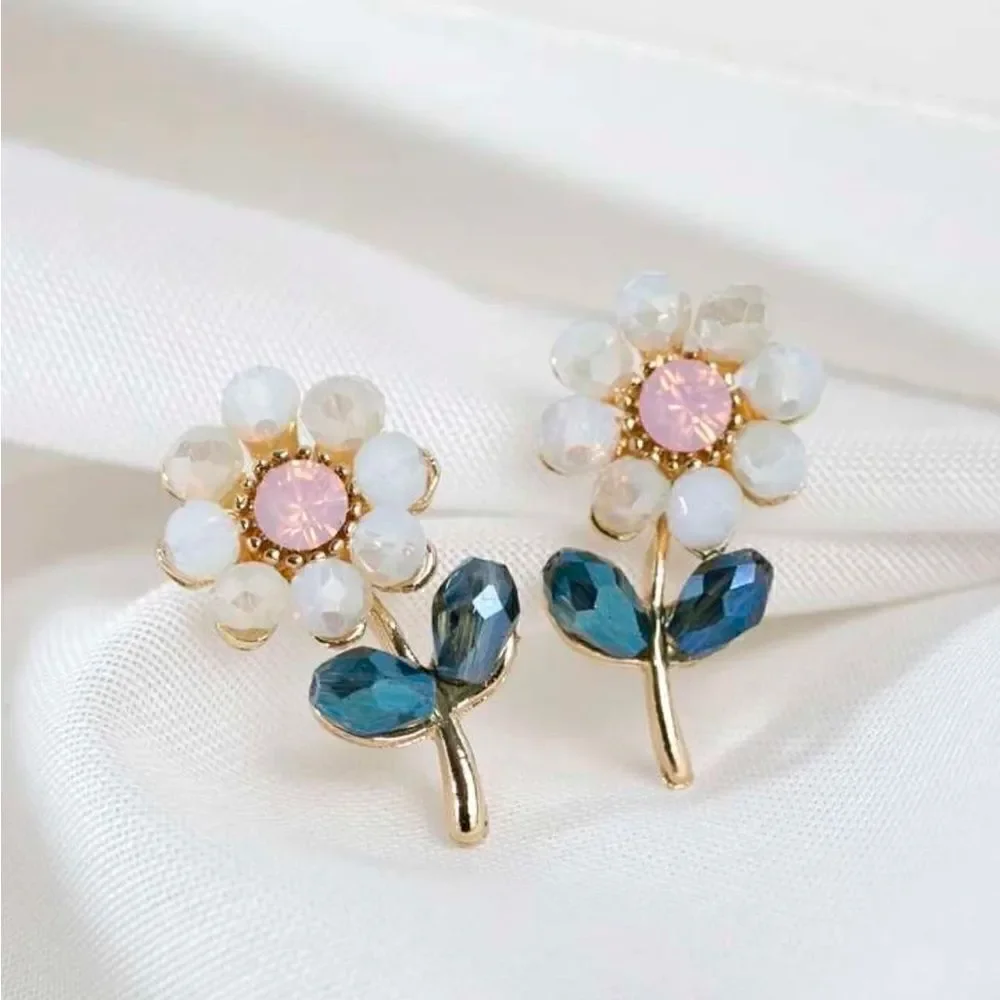 Flower stud earrings N33